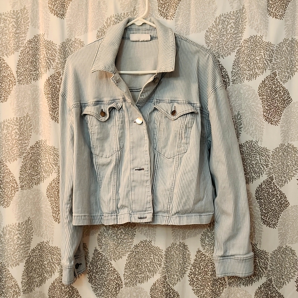 Cropped denim jacket